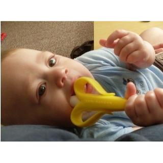 搶便宜GO♥baby banana嬰兒軟性學習牙刷(心型剝皮香蕉牙刷) ♥【0-1歲用】$160(紙卡包裝)