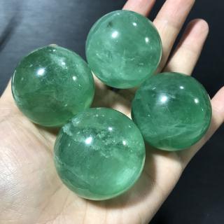 天然水晶螢石球擺件螢石原石打磨小球水晶球擺件綠色療愈能量水晶